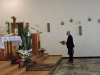 Powitanie ks. Proboszcza Roberta Uflanta przez parafian