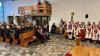 KOLĘDOWANIE ZESPOŁU "GÓRALSKIE NUTKI" Z PEWLI WIELKIEJ